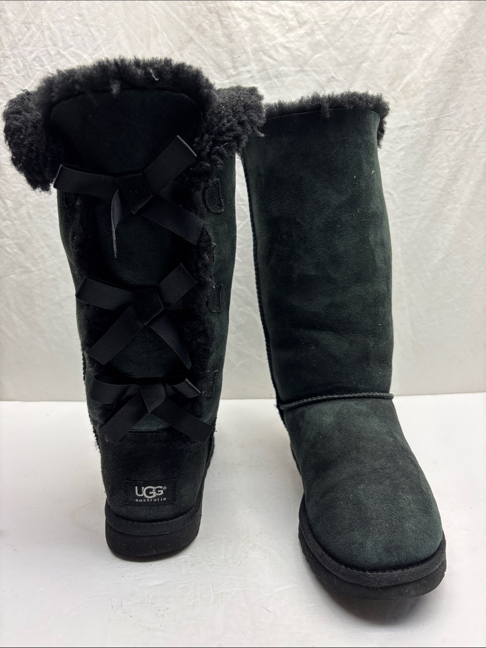 UGG Bailey Bows Boots, SZ 8, box 65 - Picture 1 of 8